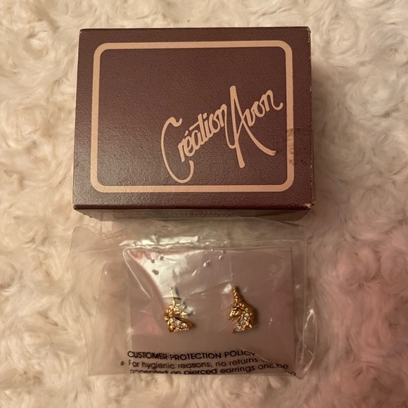 Vintage 1987 Avon Unicorn Sparkle Pierced Earrings Never worn Still in Plastic - Picture 2 of 6